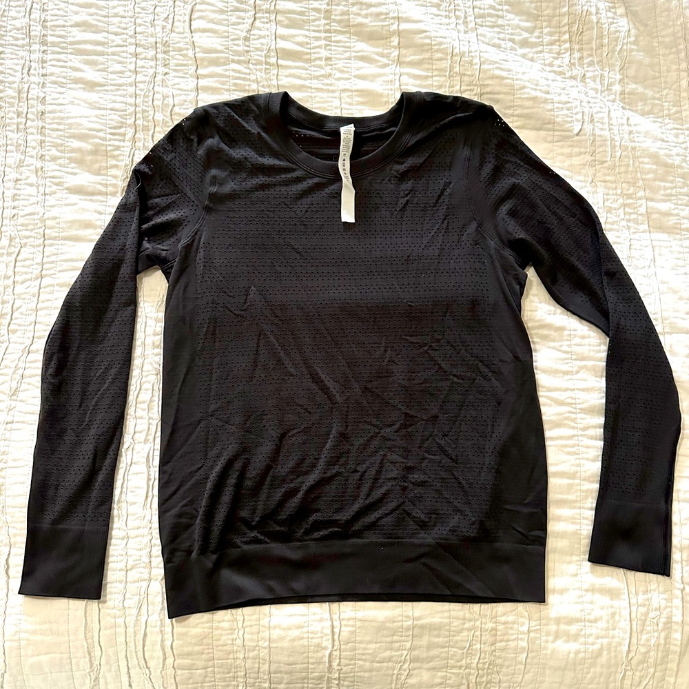 Lululemon (like new) Swiftly Relaxed Long Sleeve in Black, Size 6.